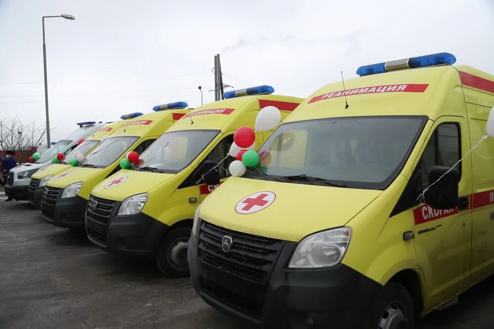 станция скорой помощи ейск. машина скорой помощи. скорая машина. автопарк станции скорой. автомобиль скорой медицинской помощи.