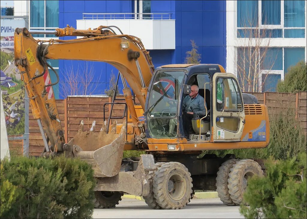 Экскаватор самсунг. Экскаватор самсунг mx3w-2. Колесный экскаватор Samsung se130. Самсунг 132 экскаватор. Колесный экскаватор Samsung se130lc-2.