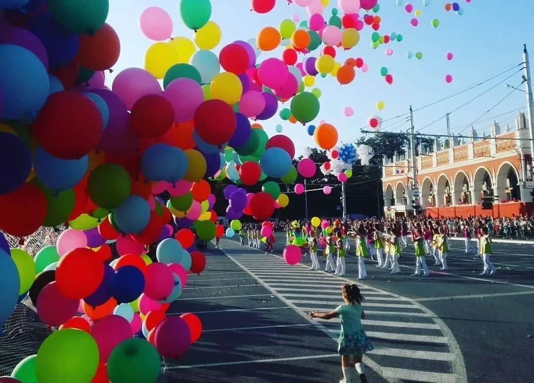 Отметить день рождения в калуге. Праздник в городе. С днем города. День города Калуга. Праздник день города.