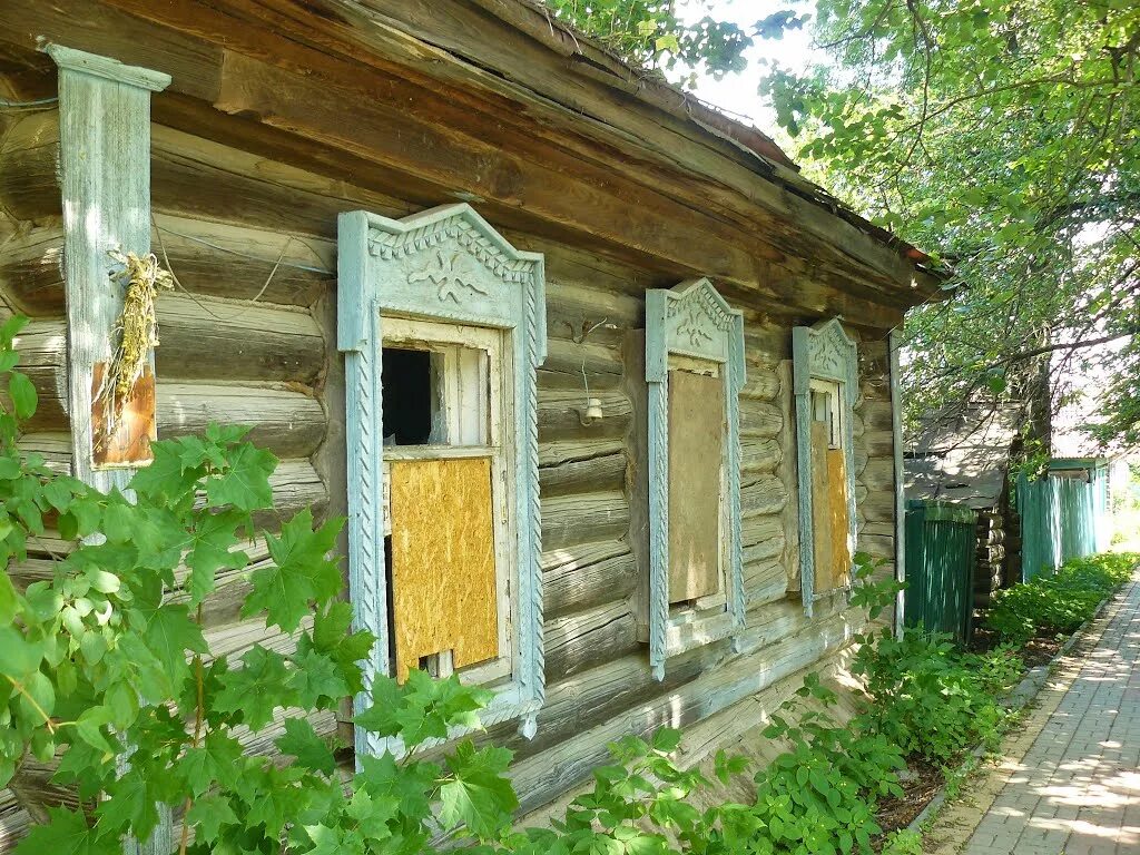 Дома в тарусской области. Музей семьи Цветаевых Таруса. Дом музей Николая Ракицкого Таруса. Дом литераторов Таруса. Дом Бобровских Таруса.