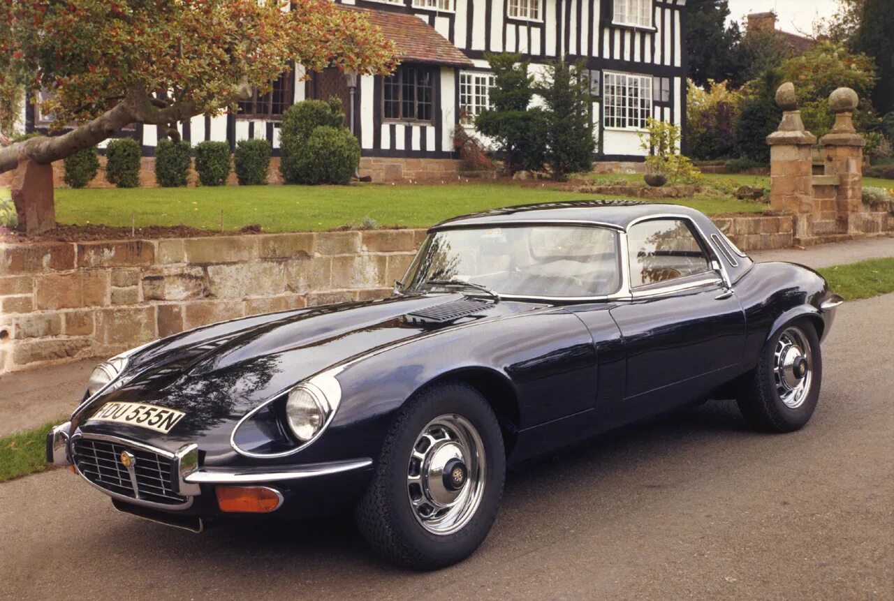 Jag автомобиль. Jaguar e Type Series 3. Jaguar e-Type v12 Coupe. Jaguar e Type 1963. Ягуар и тайп 1961.