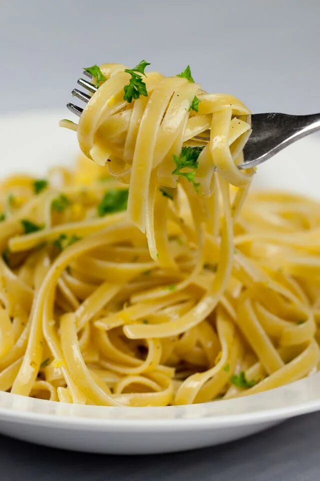Лапша для пасты. Макароны длинные. макароны лапша. макароны noodles.