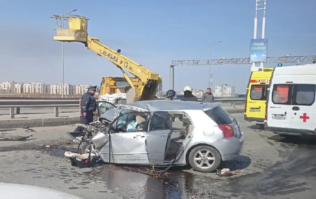 30 апреля омск. Авария в Омске на метромосту 24.04.2021. Авария на метромосту в Омске 30.01.2022.