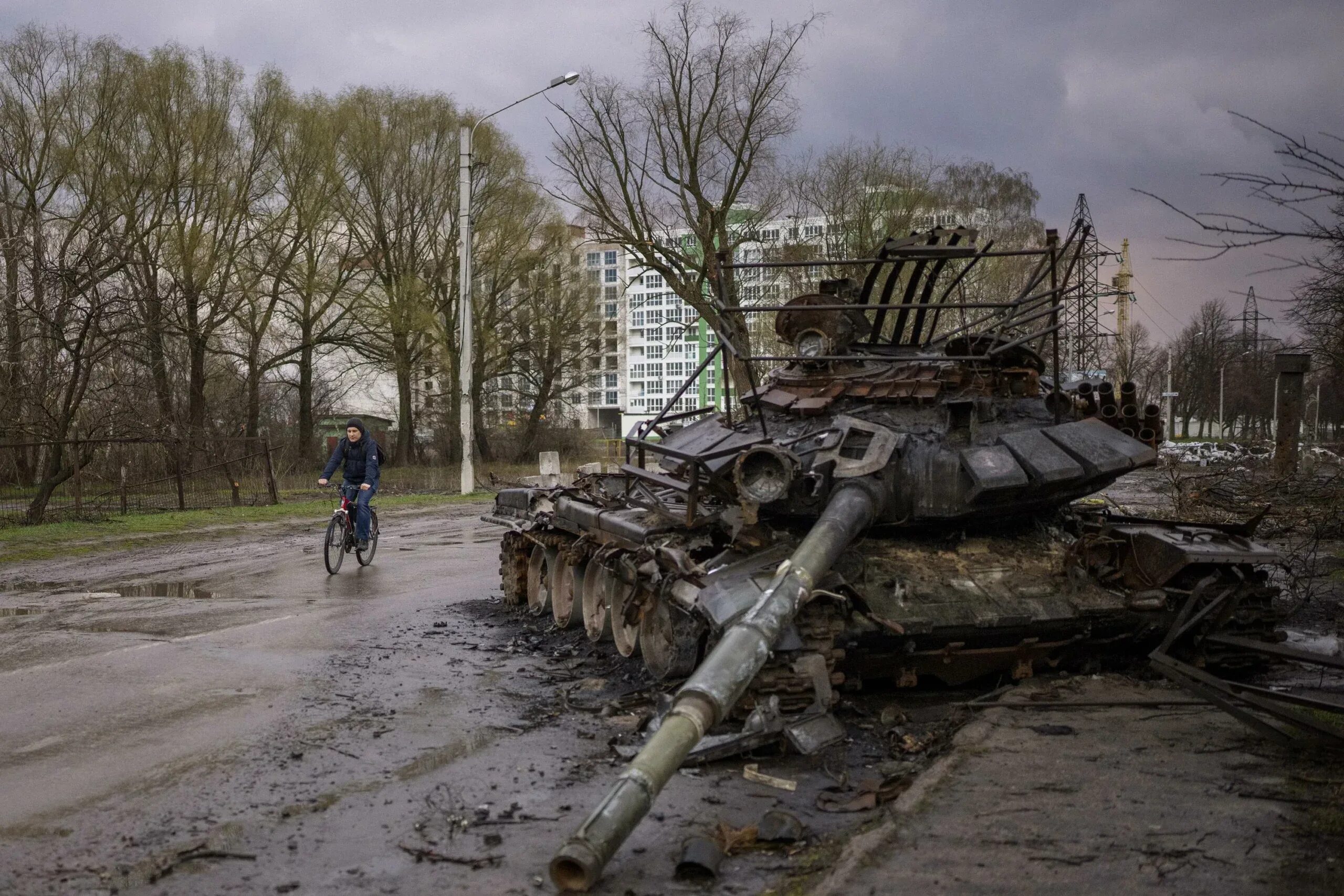 Хроника войны на украине сегодня. Мариуполь подбитый танк Украина. Война на Украине российские танки.