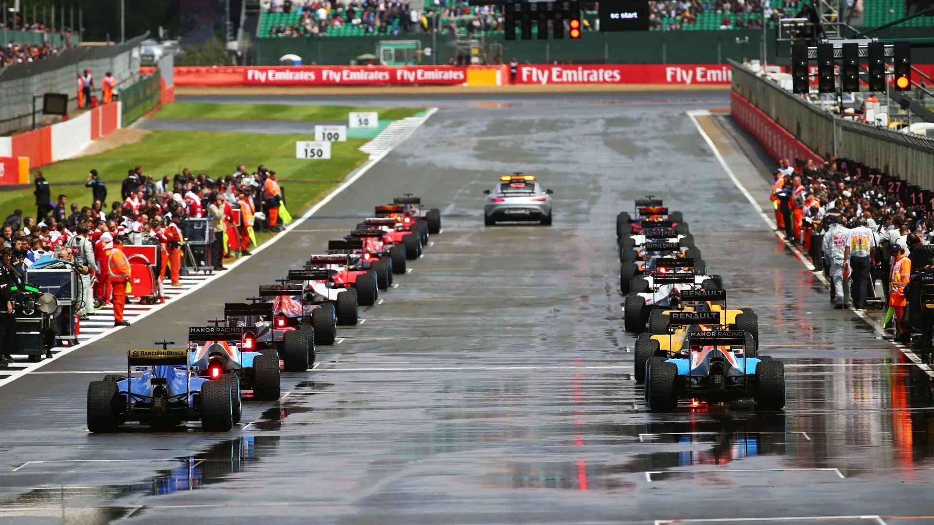 Повороты формула 1. Формула 1 сильверстоун 2025. старт гонки f1. f1 silverstone 2025. гран при великобритании 2001.