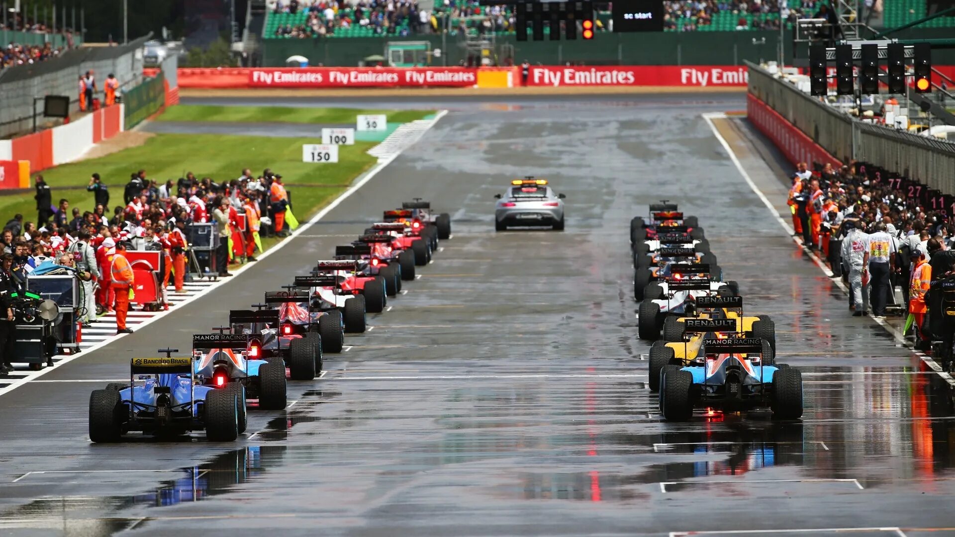 Сильверстоун формула 1. F1 Silverstone 2023. Старт гонки f1. F1 Silverstone 2022.