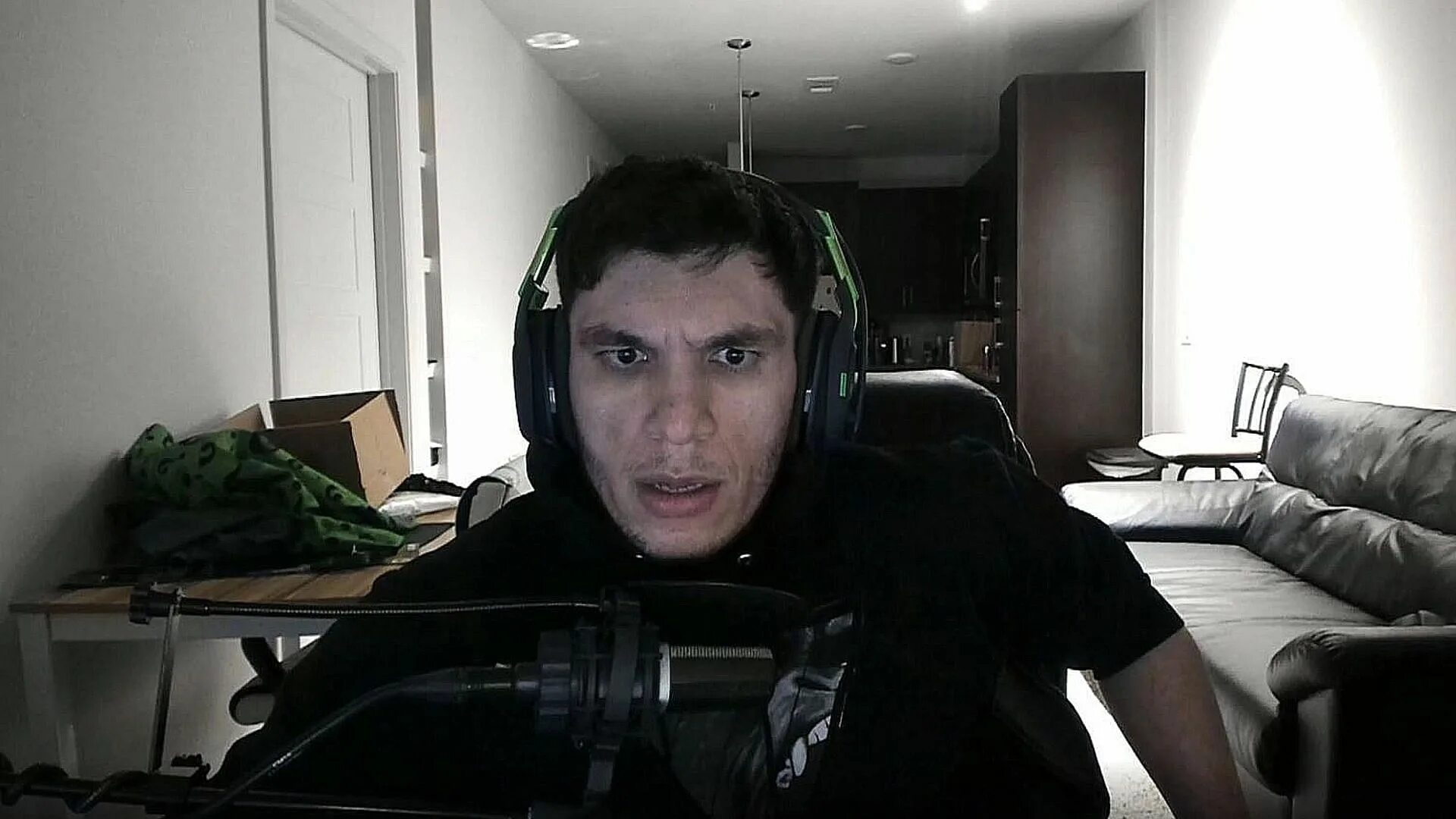 Feed the streamer