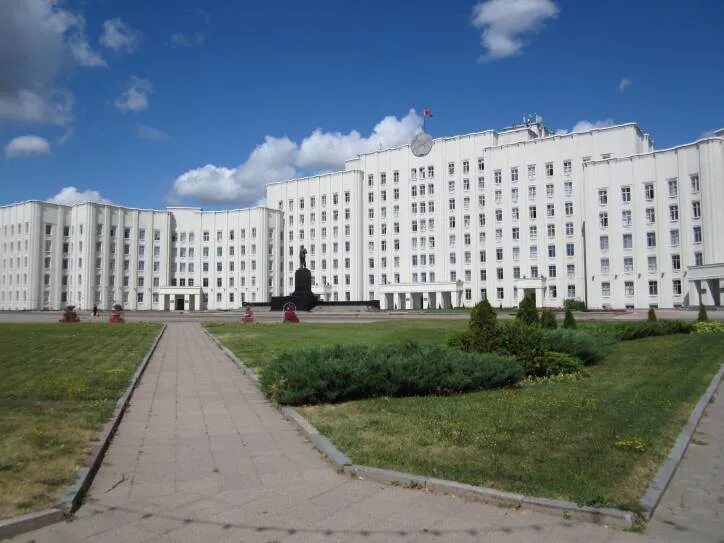 Белорусский домик в деревне. Дома могилев беларусь. Дома могилев беларусь. Дома могилев беларусь. Дом советов могилев.