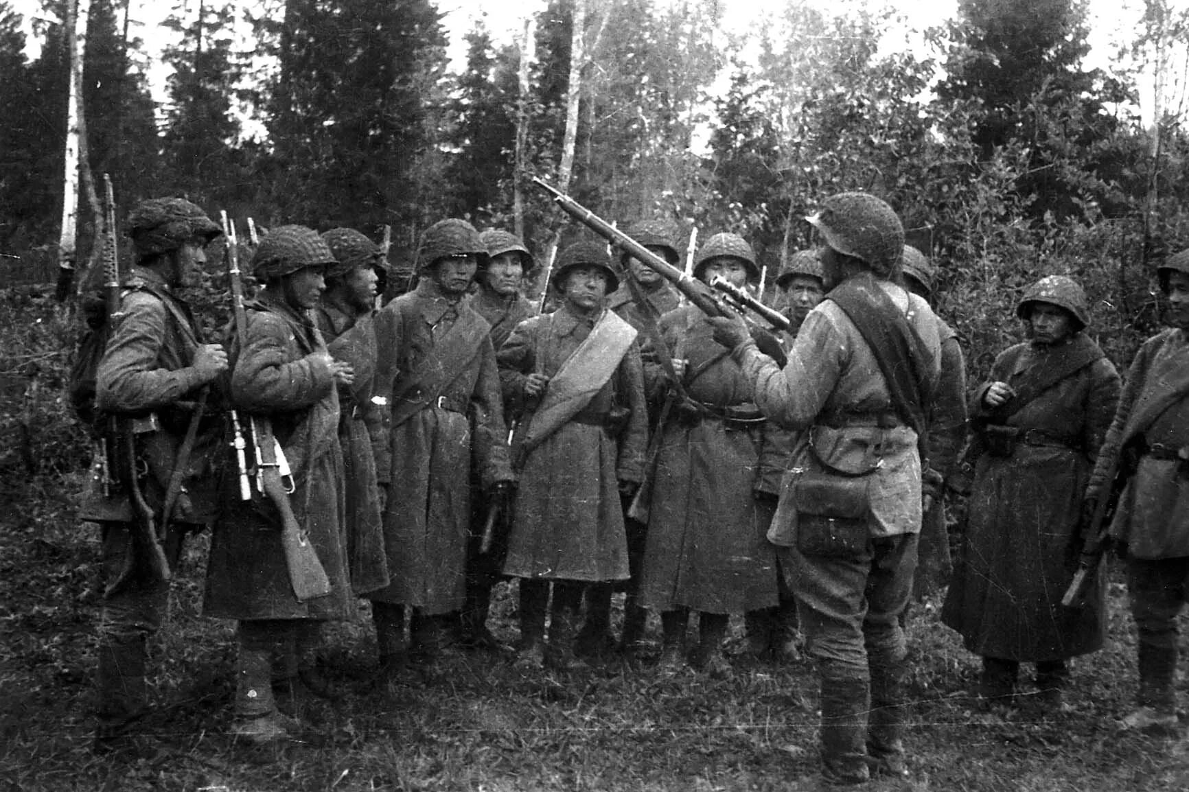 стрелковая рота в великую отечественную войну. заградотряд нквд штрафбат. ленинградский фронт бойцы 1942. штрафные стрелки. штрафные стрелки.