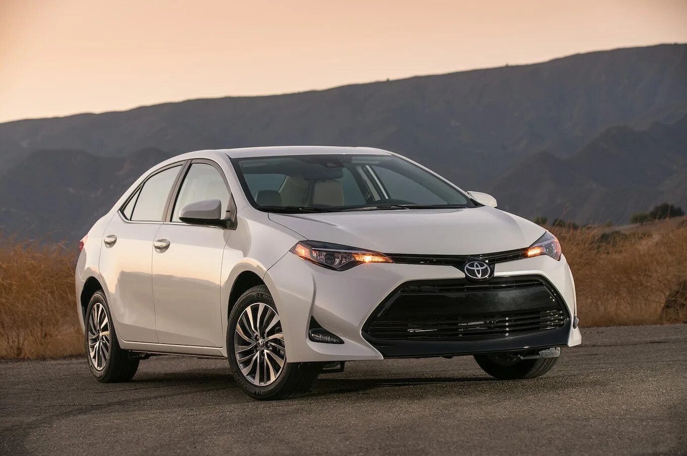 Тойота королла 2018 года. Toyota corolla 2017. toyota королла 2017. тойота королла 2018. тойота королла 2017-2018.