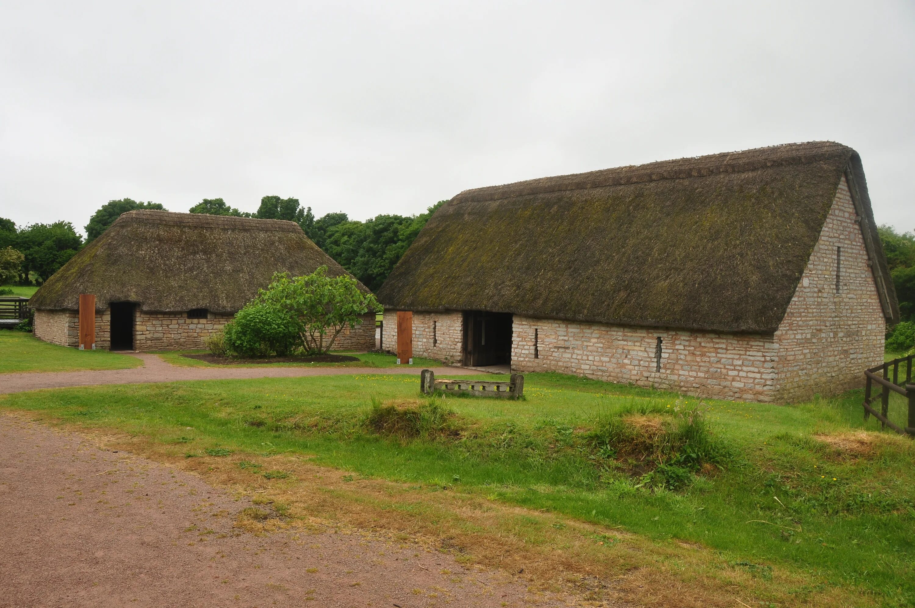 Medieval village. Средневековая деревня Косместон. Уэльс Косместон. Средневековый крестьянский дом в Европе. Валлийская деревня 14 века.