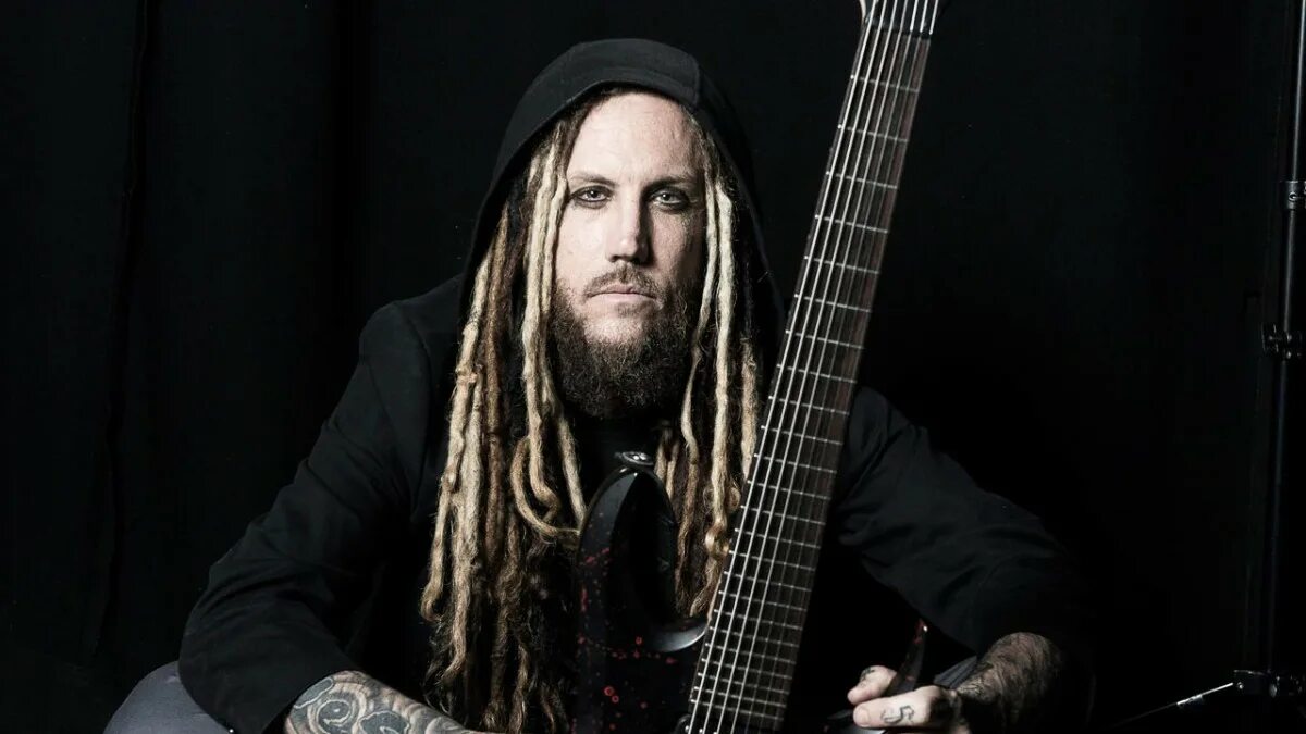 Bryan here. Брайан Уэлч. Korn Брайан Уэлч. Брайан хед Велч. Korn гитарист.