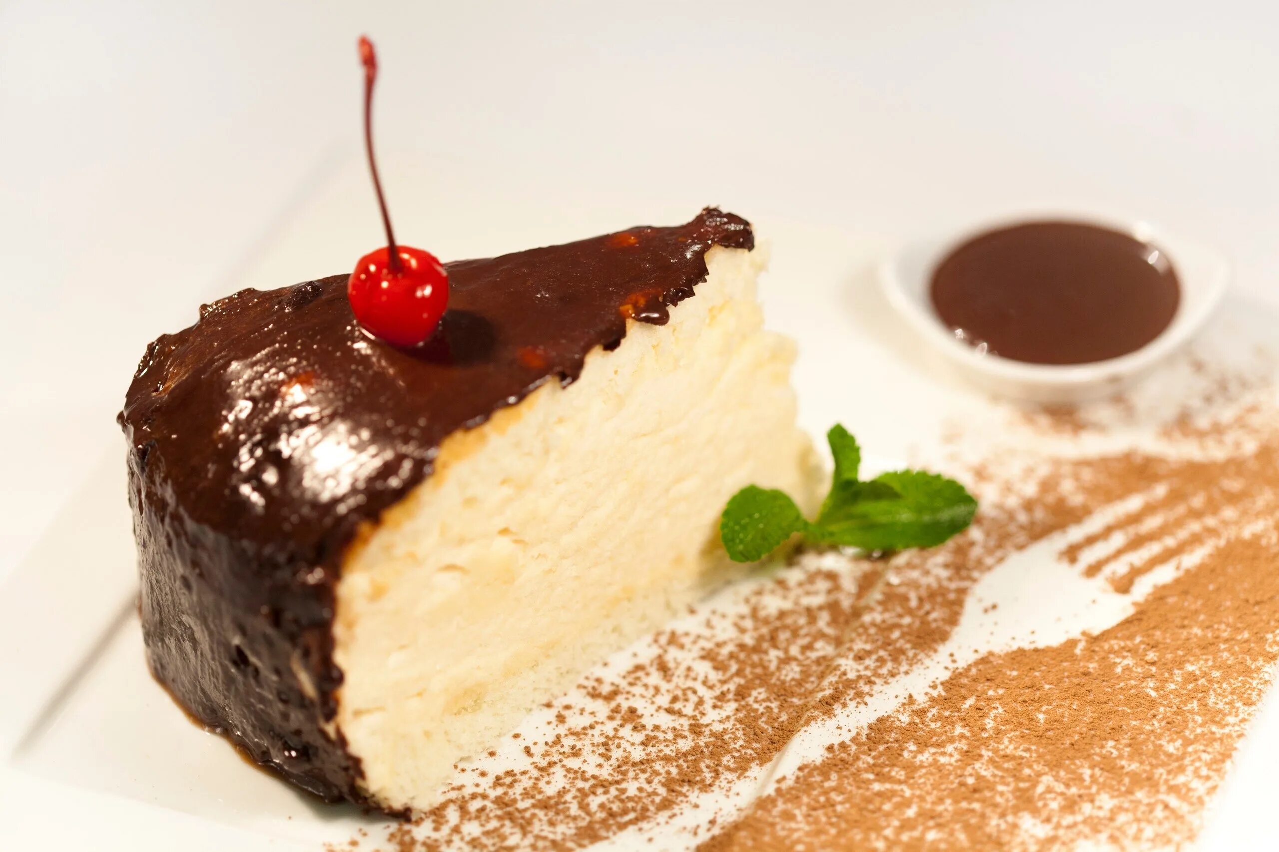 мороженое птичье молоко торт мороженое. торт птичье молоко. можно замораживать торт птичье молоко. владимир гуральник и торт птичье молоко. подача десерта птичье молоко.