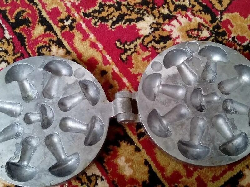 Формочки для хвороста грибочки. Форма для печенья грибочки во фритюре. Грибочки в формочке. Форма для печенья грибочки. Грибочки выпечка.