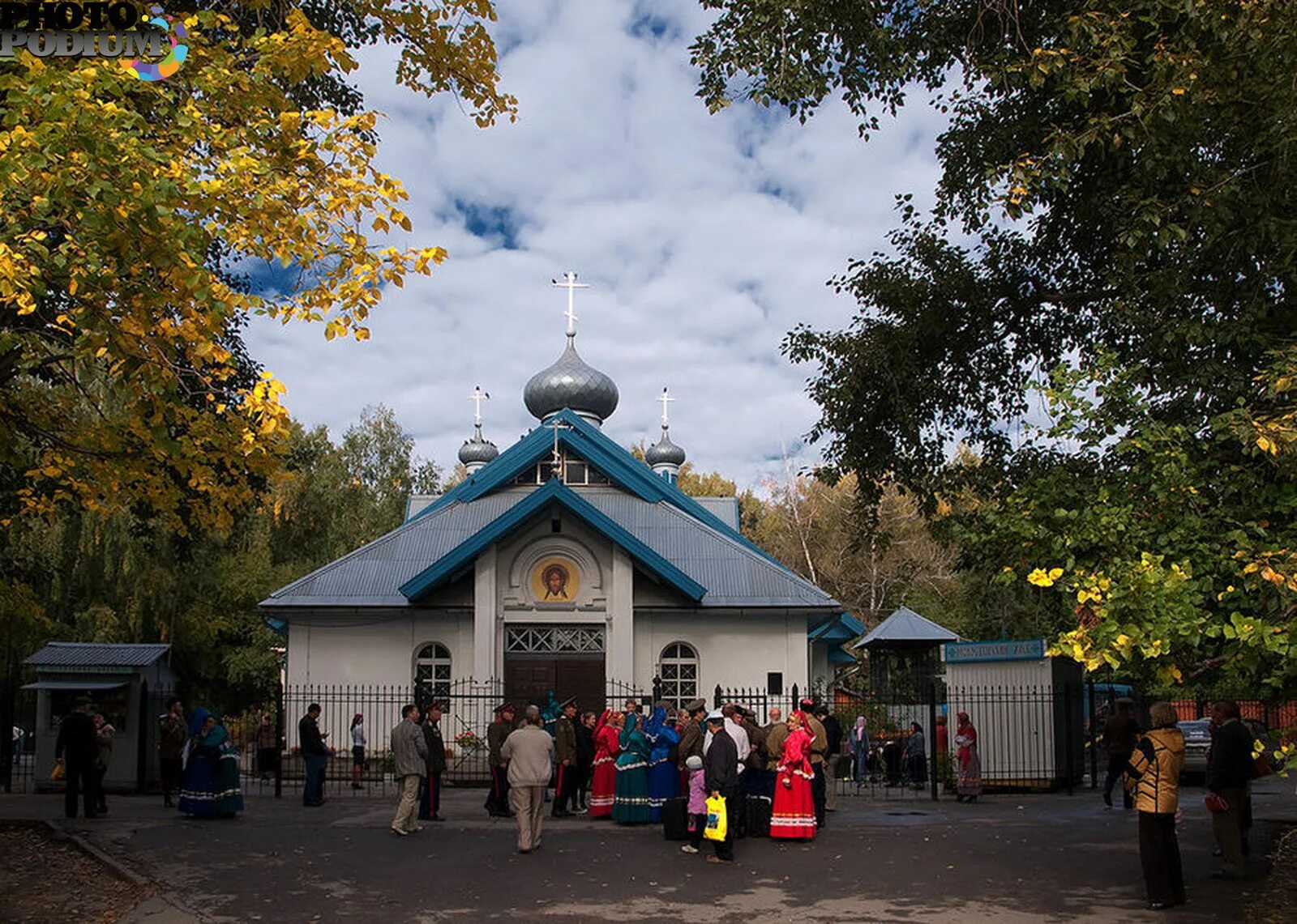 Храм успения пресвятой богородицы на затулинке в новосибирске. Успенская церковь новосибирск березовая роща. Церковь на березовой роще новосибирск. Храм в честь успения пресвятой богородицы новосибирск. Храм успения пресвятой богородицы новосибирск на березовой.