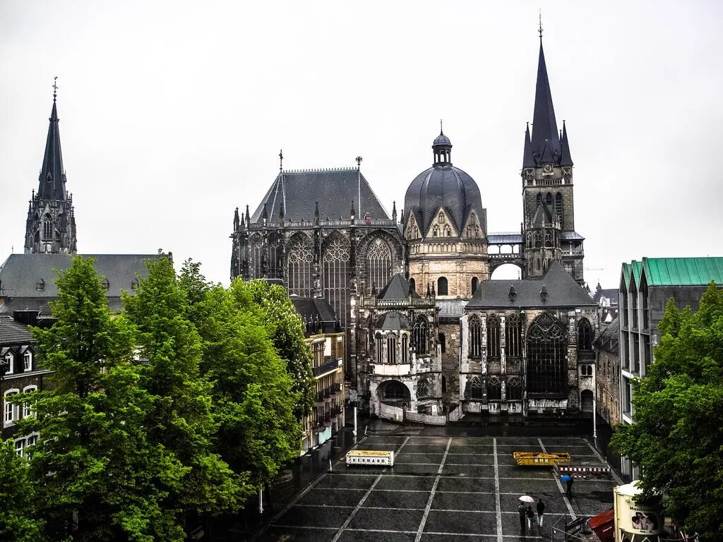 Ахен (северный рейн - вестфалия). Город ахен в германии. Ахен. Архиепархия кёльна. Ахенская ратуша ахен.
