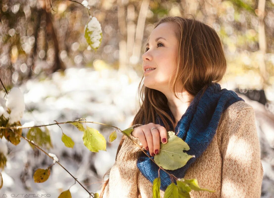 стиль свадьбы в ноябре. фотосессия в ноябре девушка. девушка на ветке. фотосессия поздней осенью на улице. свадебная фотосессия.