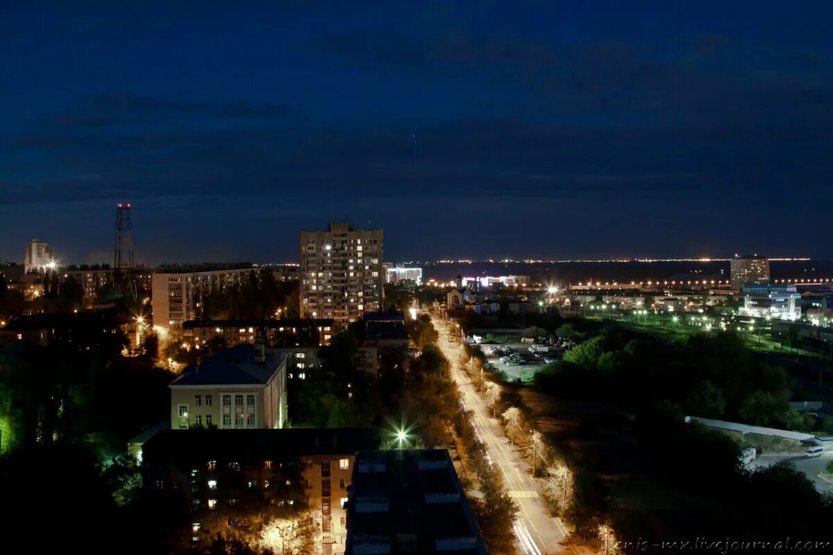 Город волгоград ночью. Ночной волгоград. набережная волгоград ночью. волгоград летом ночью. ночной волгоград фото.