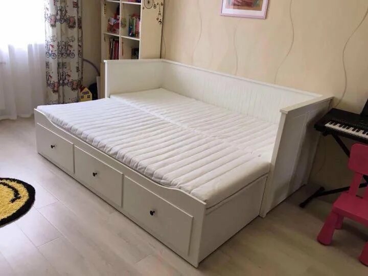 Авито спб икеа бу. Диван лайт андерсен. Обувница ikea бисса. Кровать 1. Раскладушка в квартире.