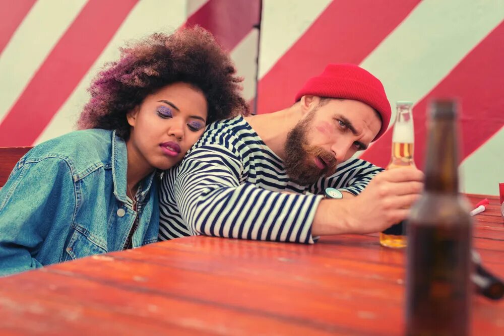 Aidan turner the hearts winner. Personne. Looking awful. Испуг эмоция. Looking awful.