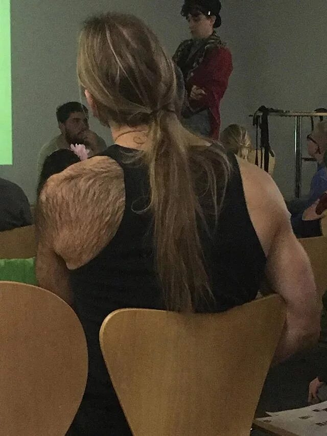 Не сразу поняла что происходит. Не сразу поняла что происходит. Не понимает что происходит. Непонимающий негр мем. Я не понимаю что происходит.