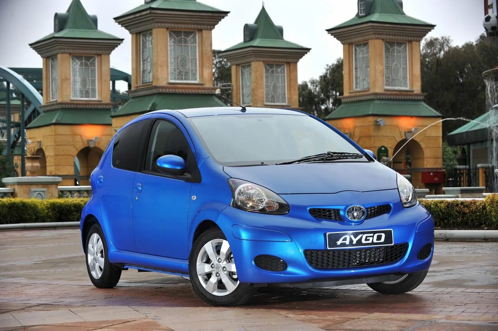 Каталог автомобилей Peugeot 107 Хэтчбек 5 дв., 1.0 MT (68 л.с.). Характеристики,