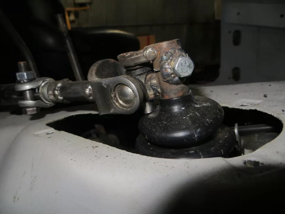 Кулиса кпп газ. Кулиса на газ 66. кулиса кпп газ 66. кулиса кпп 2121. кулиса нива 21214.