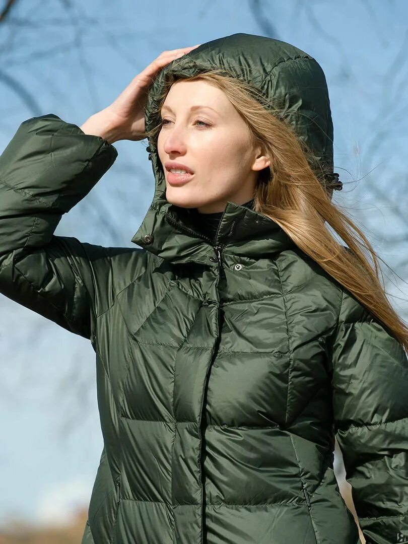 Шапка к парке. Яркие шапки 2022. Шапка к зеленому пуховику. Зеленый пуховик glance. Шапка под зеленую куртку.