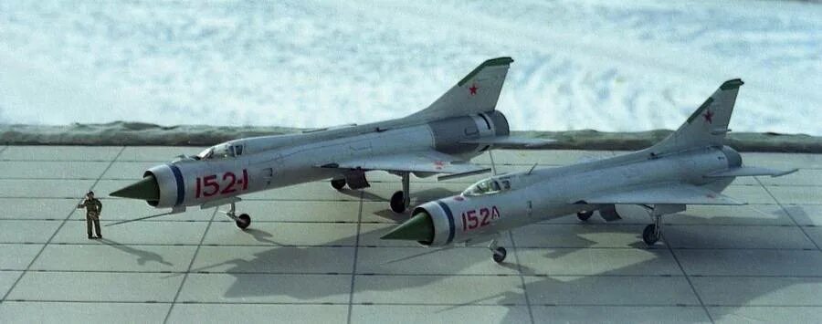 Дубна музей крылатых ракет. Миг е-2. Е-152 микоян самолет. Миг-19с пушка нр-30. Е-152 перехватчик.