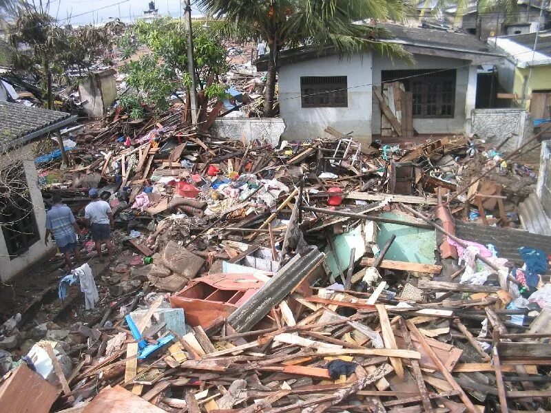 Землетрясение в тайланде 2004. ЦУНАМИ Тайланд 2004 семья.