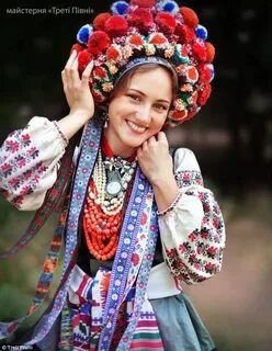 Украинка в национальном костюме
