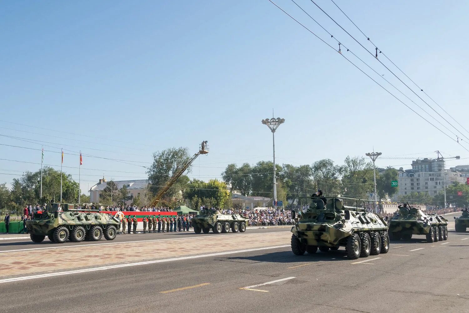 Сколько военных в приднестровье. Приднестровская молдавская Республика Приднестровье. Армия Приднестровья техника. Военный парад Тирасполь. Военный парад ПМР 2020.