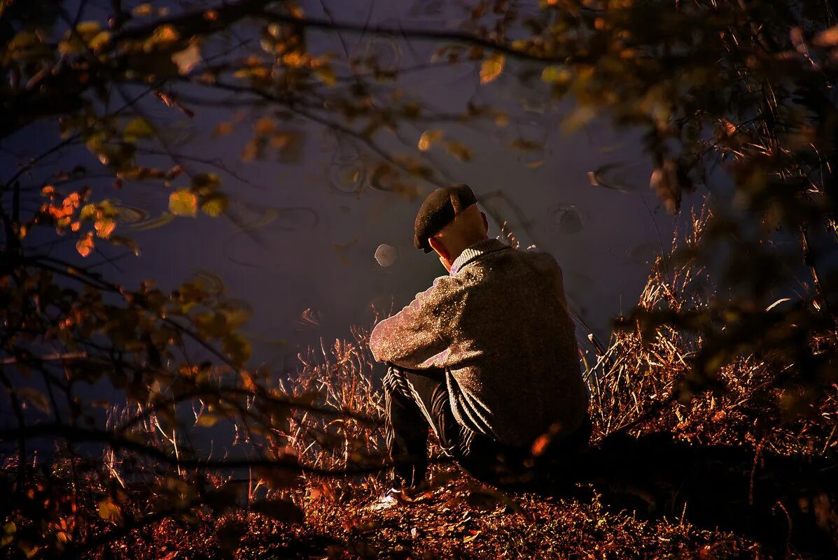Размышление в лесу. Женщина думает. Парень в раздумьях. Мужчина в раздумьях. Нормативные и ненормативные формы имён существительных 5 класс.