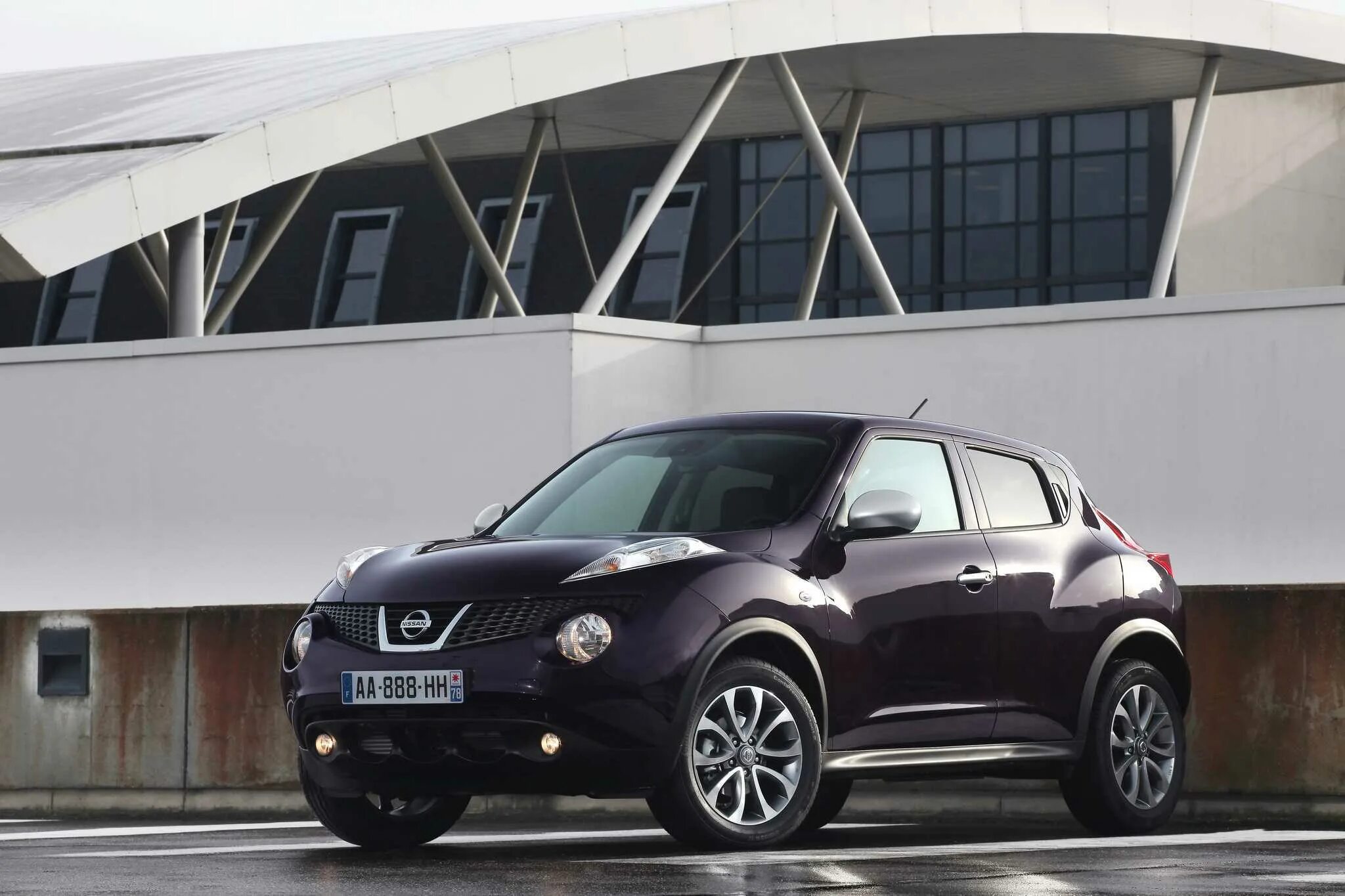 Автомобиль ниссан характеристики. Nissan Juke 2012. Nissan Juke 1. Ниссан Жук Широ 2012. Nissan Juke Nismo.