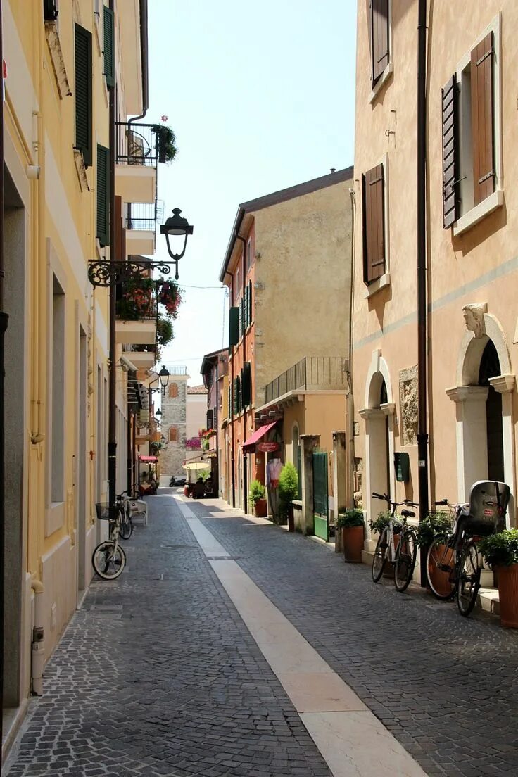 This old town. Bardolino Италия город. Италия Рим улочки Италии. Анцио Италия улицы. Чезене Италия улицы.