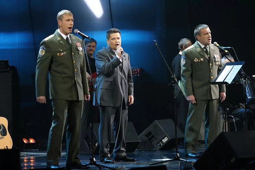 Группа любэ поле. Группа любэ расторгуев. группа альфа и любэ.