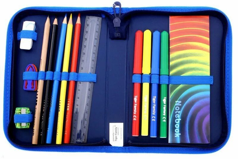 пенал. школьный пенал карандаш. пенал для ручек и карандашей. пенал школьный. канцелярия в пенале.