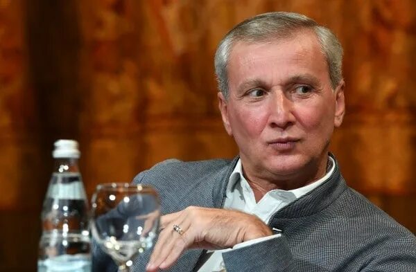 Махар хасанович вазиев. Вазиев большой театр. Махар Вазиев большой театр. Махар Хасанович Вазиев артист балета.