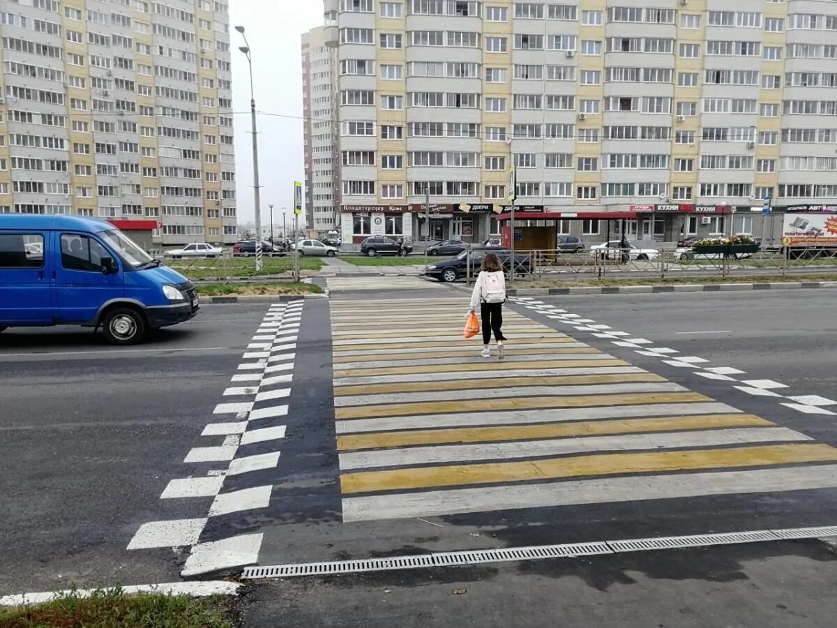 Улучшение транспортной доступности и безопасности пешеходов. Пешеходный переход. Приподнятый пешеходный переход. Пешеходные дороги. Искусственная неровность на дороге.