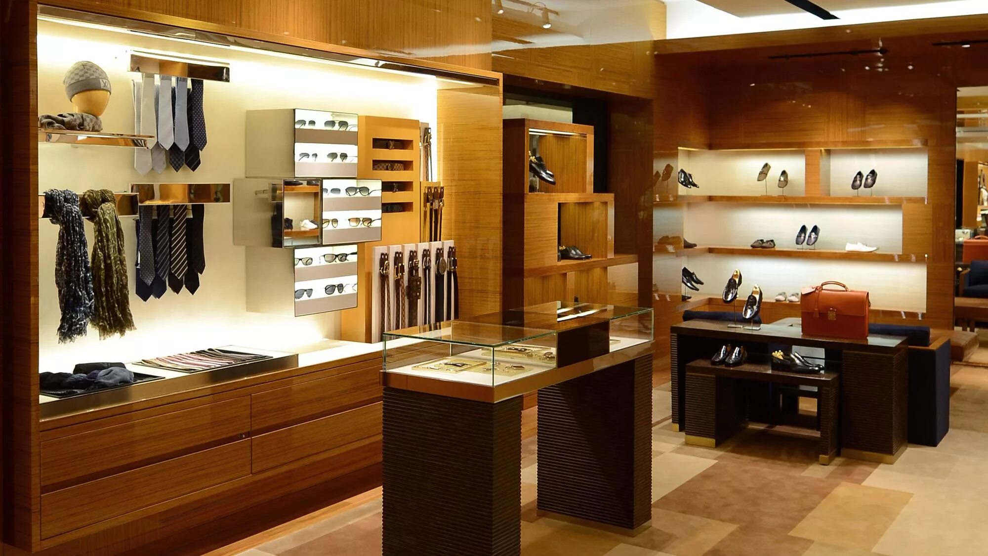 Магазины кожи в петербурге. Большие магазины кожи. Магазин кожи спб сток. Магазин кожи спб. Магазин луи виттон в нью йорке.