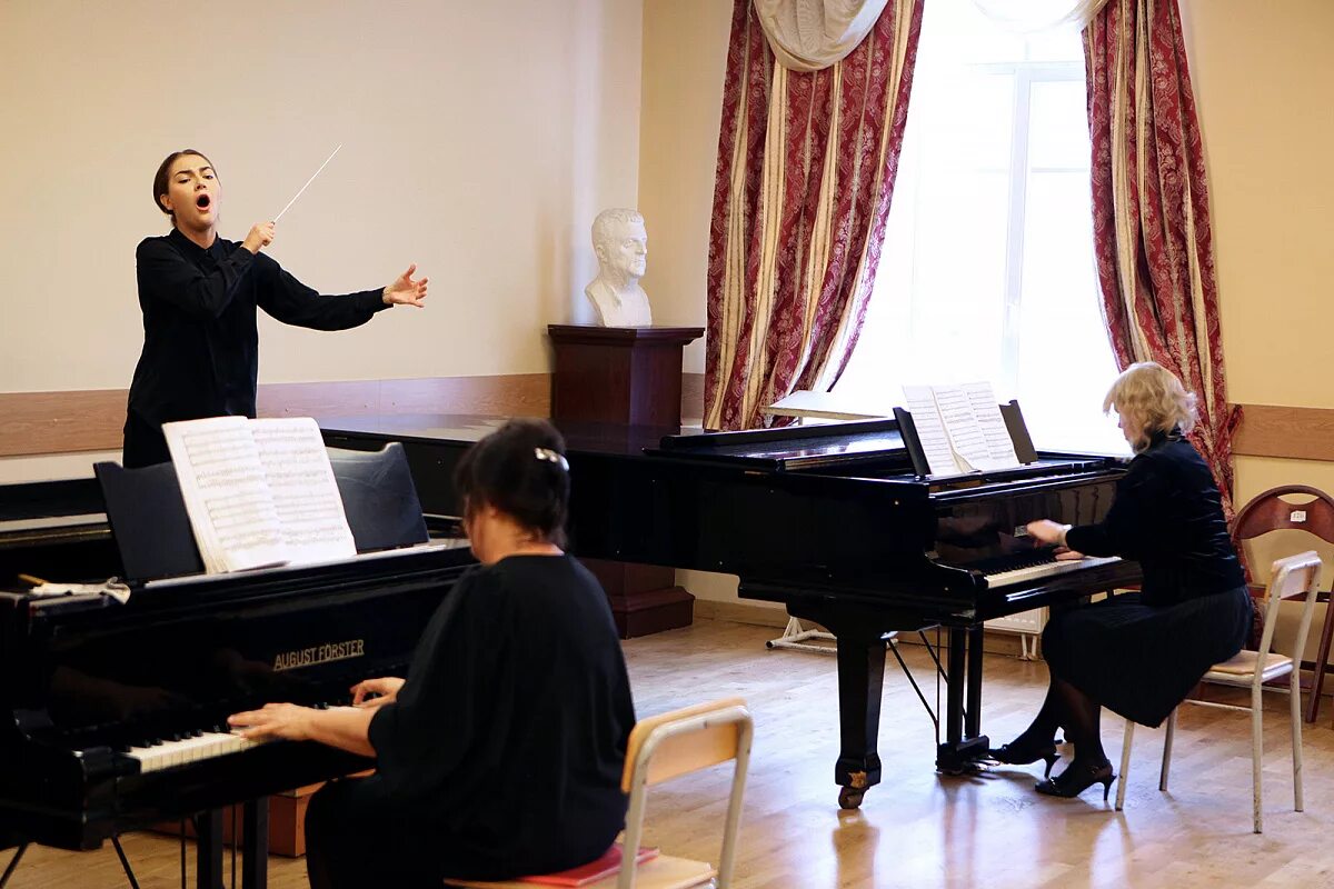 Аккомпаниатор-концертмейстер. Иван титов фортепиано концертмейстер. Концертмейстер спб. Ирина манукян консерватория. Вакансии концертмейстер санкт петербург.