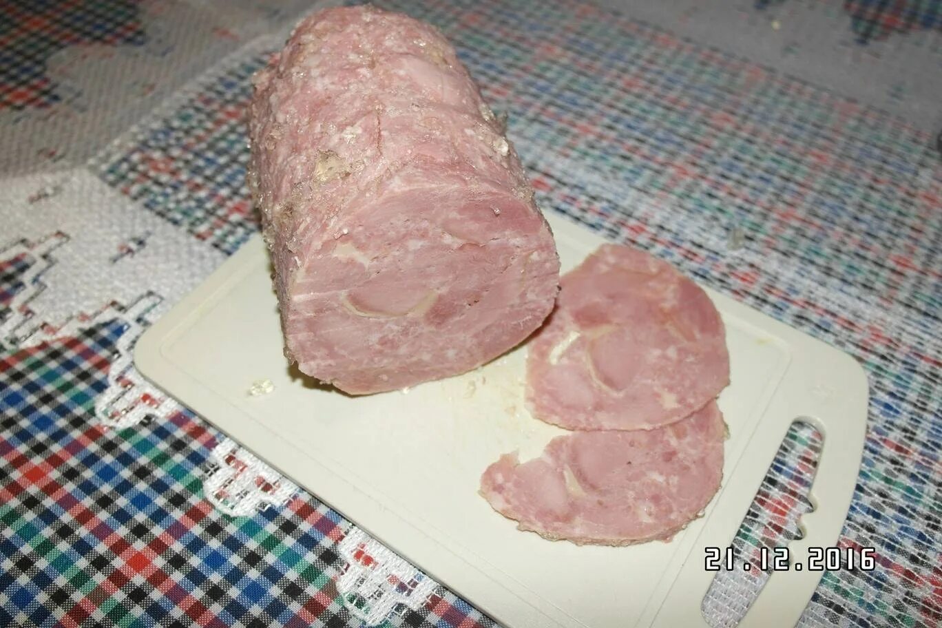 Ветчина в ветчиннице. Ветчина куриная домашняя. Домашняя ветчина из курицы. Ветчина куриная (сантана). Ветчина куриная.