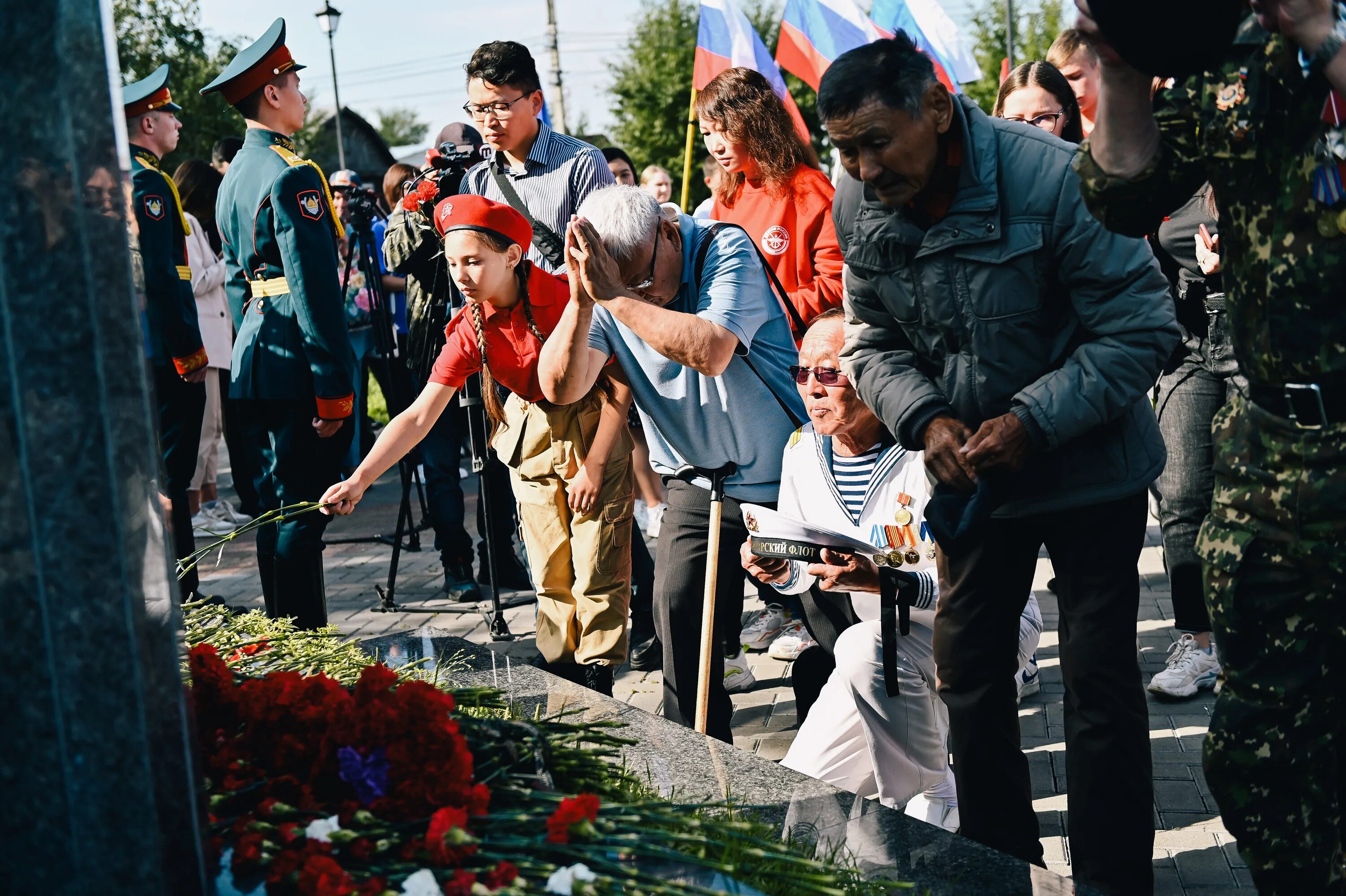 Митинг в Улан Удэ. Возложение цветов 9 августа 2022. Аллея героев. Митинги в России.