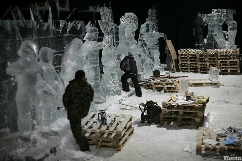 Выставка ледяных скульптур в Петропавловской крепости. Петропавловская крепость фестиваль ледяных скульптур. Ледяные фигуры Петропавловская крепость. Выставка ледяных фигур в Петропавловской крепости.