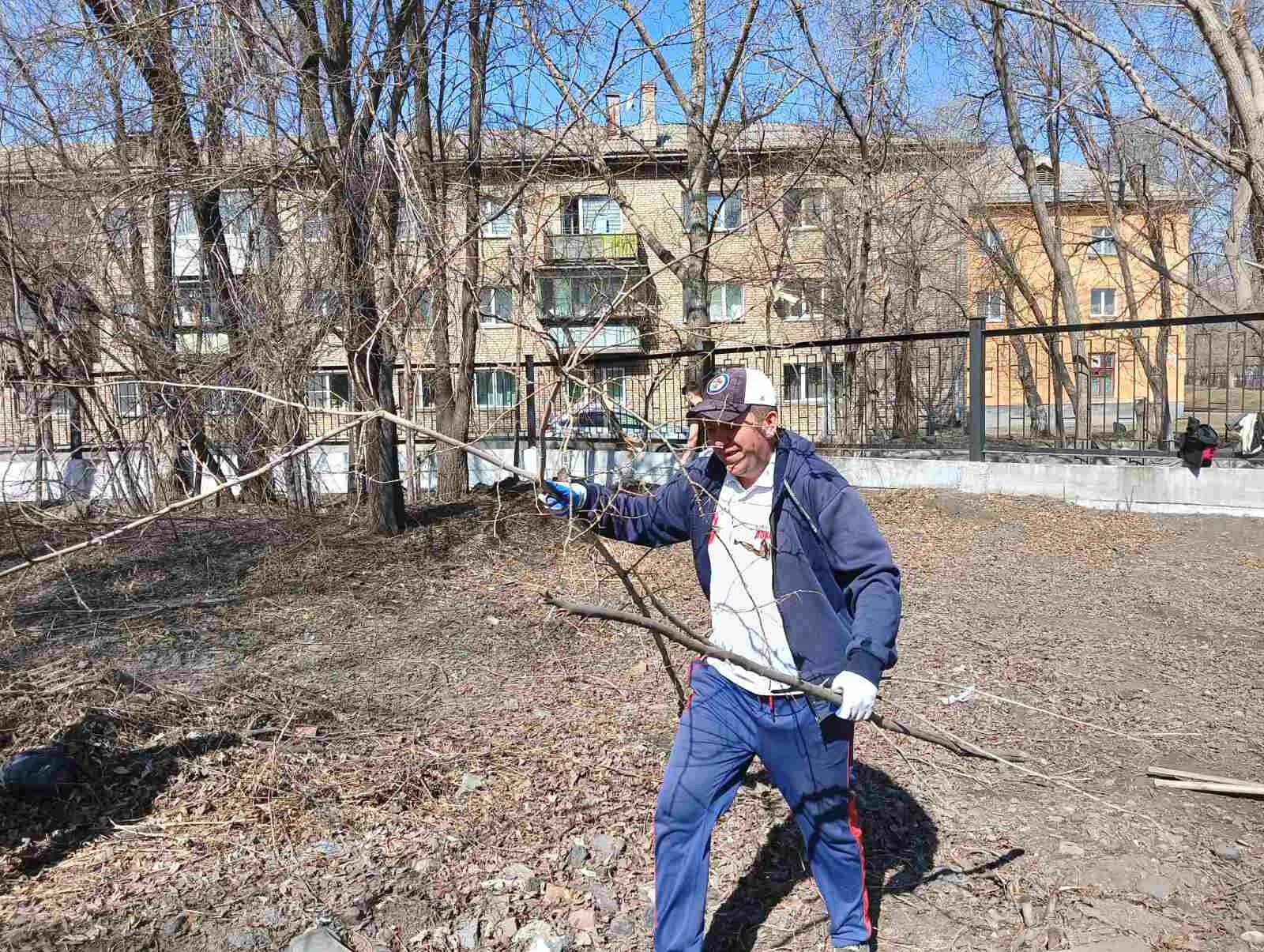 Субботник в выходной день законно ли. Субботник. Железнодорожники на субботнике. Правила субботника. Месячник благоустройства.