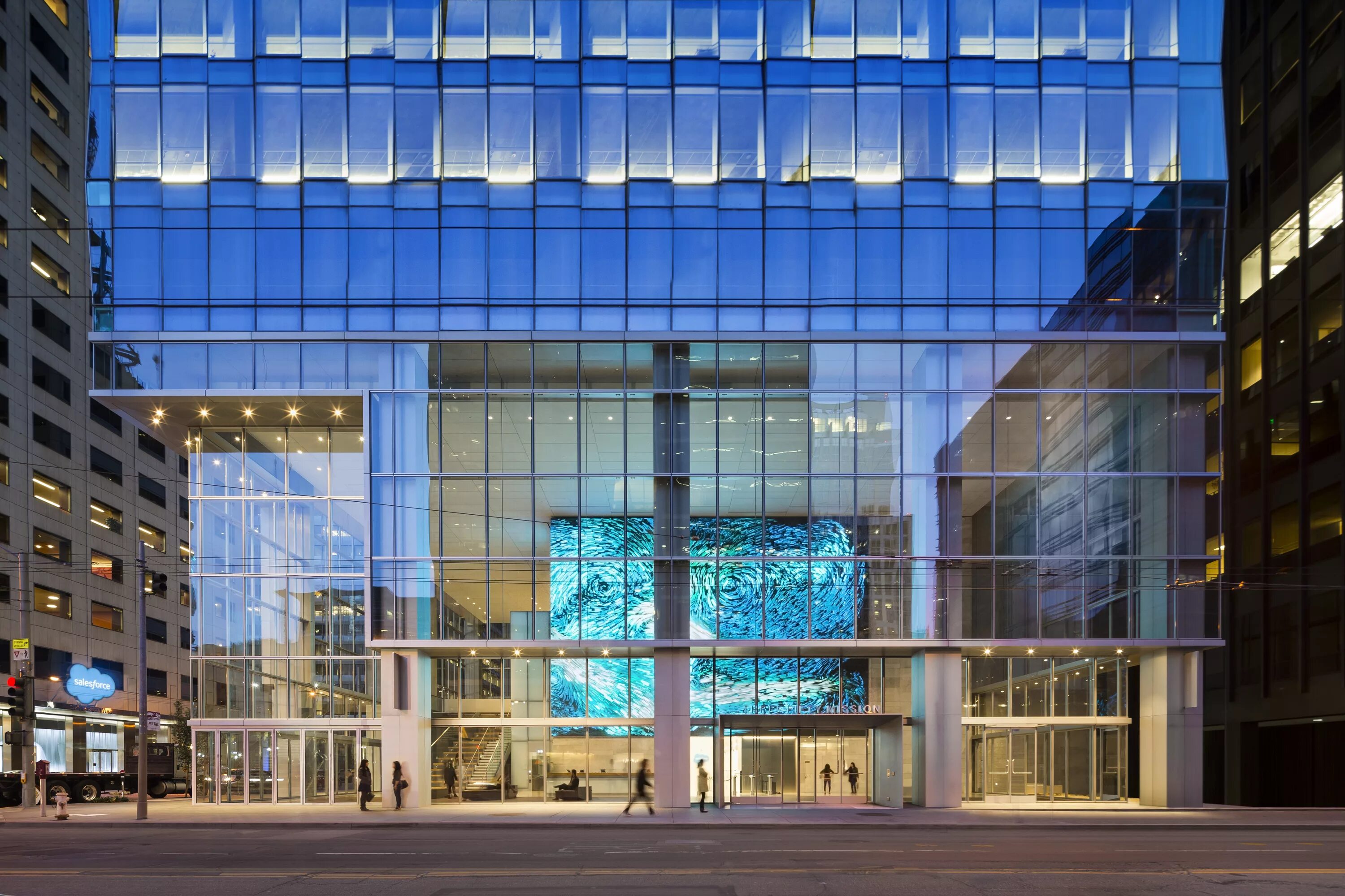 Интерьер с панорамными окнами. Large opening. Что такое трейд шоу. Open space офис. Интерьер офиса.