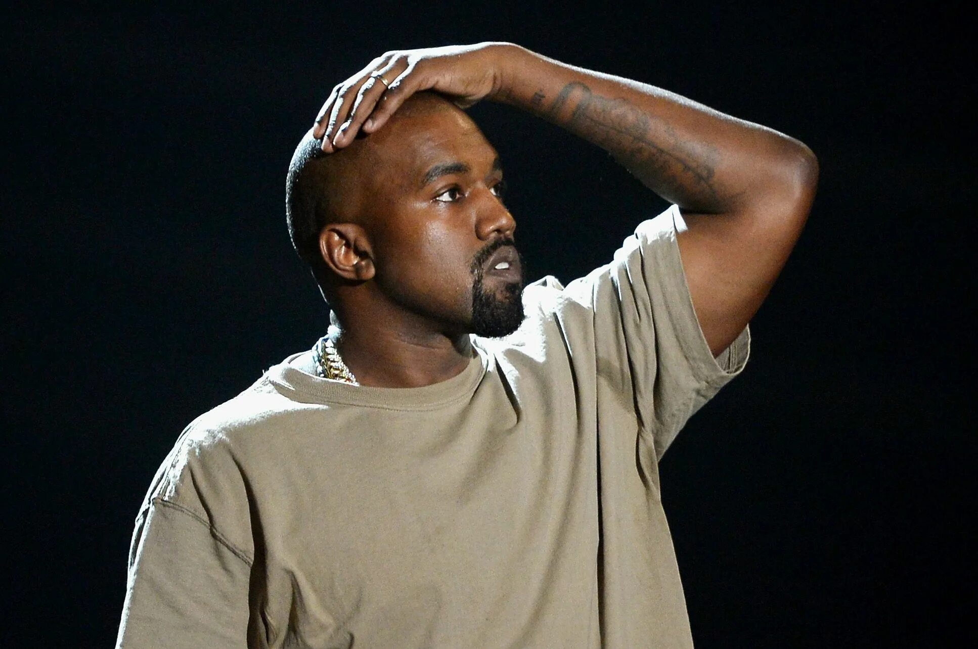 Kanye west running. Kanye west. рэпер канье уэст. канье вест 2025. donda канье уэст.