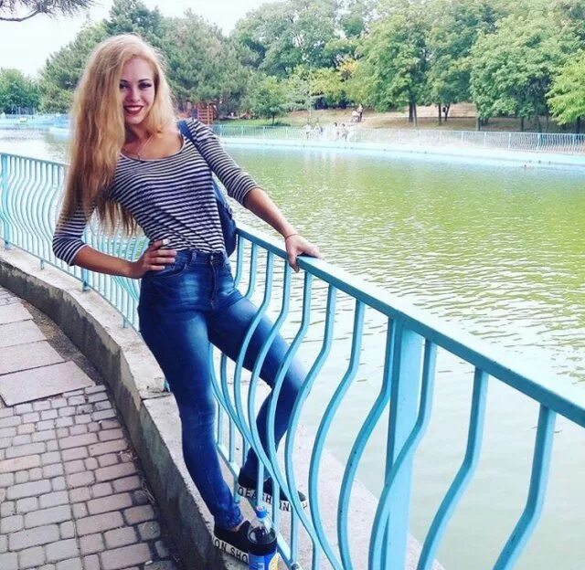 Одесса баб. Женщины одессы. Женщины на улицах одессы. Красивые девушки из одессы. Красивые девушки одессы.