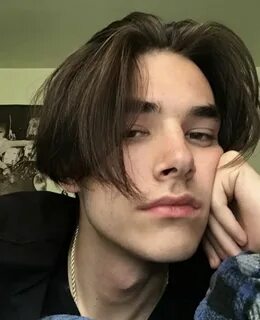 Карей парен
