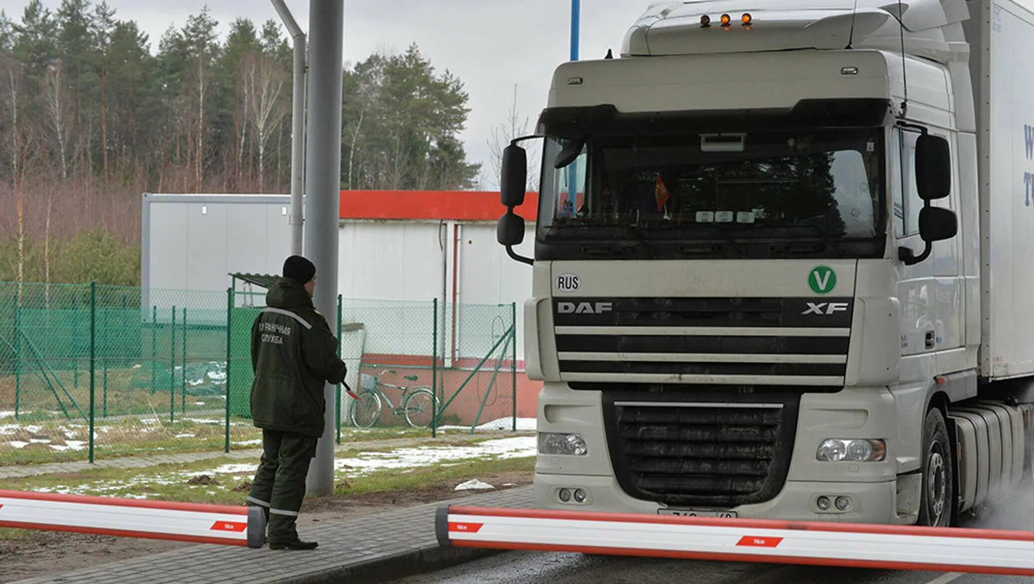 Международные автомобильные перевозки. Грузоперевозки литва. Транспортные перевозки. Автомобильных перевозок россия-евросоюз. Транспортные перевозки грузов.